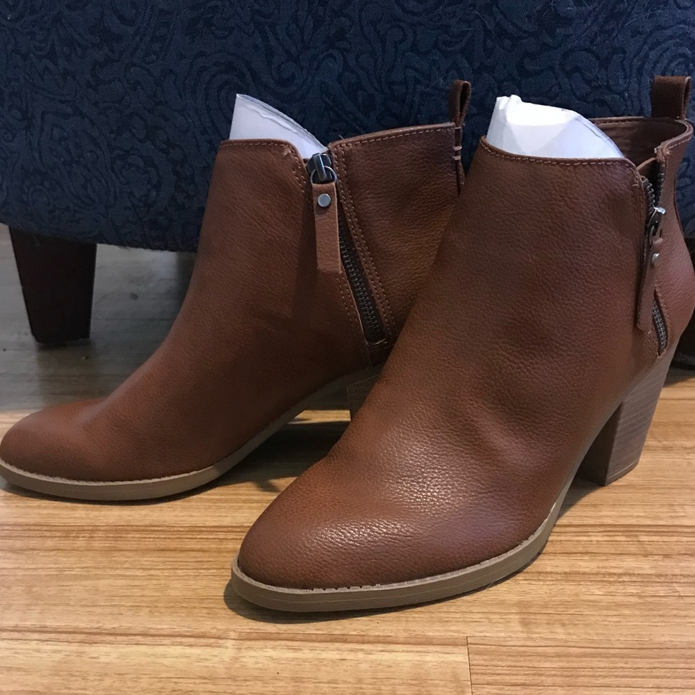 Never worn size 11 brown booties